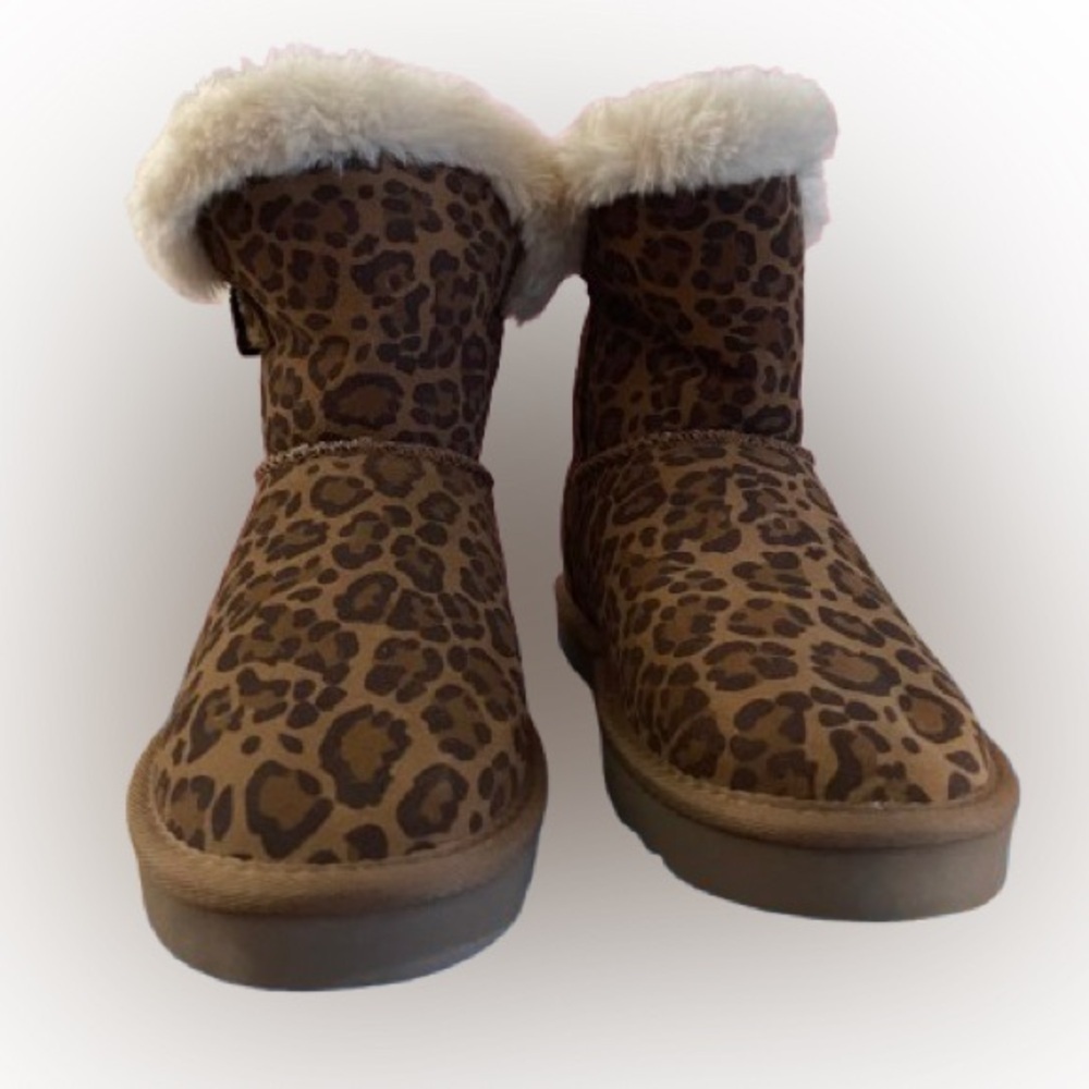 Style and Co beautiful shorty, looks like Uggs, bootie!​​​